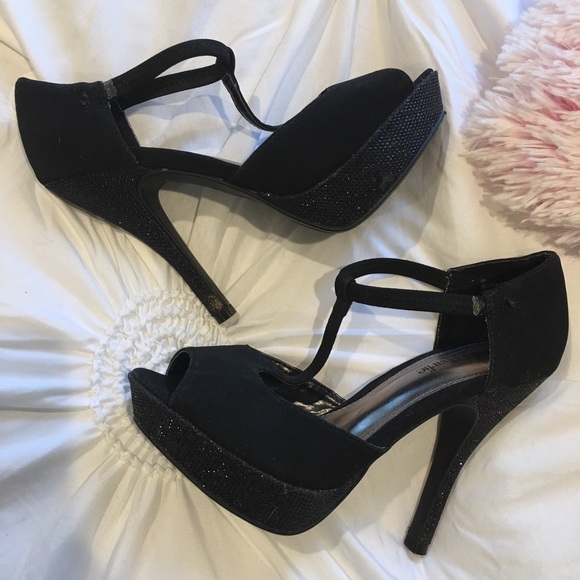 Women’s stilettos. Size 6 - Picture 1 of 7